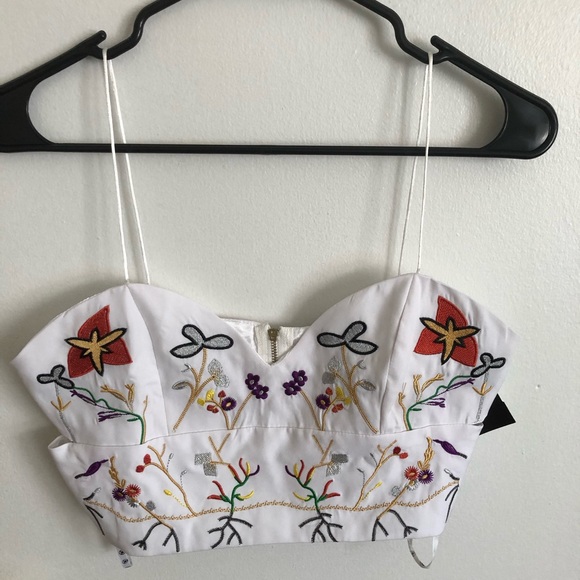 Embroidered Strappy Crop Top - Picture 2 of 8